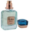 Pomellato Nudo Blue Parfumflakon mit roségoldfarbenem Zerstäuber und daneben liegendem facettiertem Verschluss in intensivem Blau. Anteprima dell’immagine prodotto