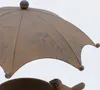 A close-up view of a metal garden decoration shaped like an umbrella. Voir les images du produit