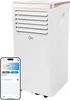 A white portable air conditioner unit next to a smartphone displaying its control app. Produktbild-Vorschau