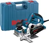 A Bosch GHO 40-82 C Professional Elektro Handhobel and its blue carrying case are displayed against a white background. Voir les images du produit