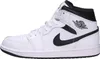 A side view of a white and black Nike Air Jordan 1 Mid sneaker. Anteprima dell’immagine prodotto