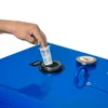 A hand is inserting a filter into the fuel cap of a blue generator. Produktbild-Vorschau