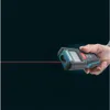 A hand holding a Makita laser distance measurer with a red laser beam emitting from it. Produktbild-Vorschau