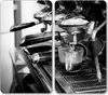 A black and white close-up collage of an espresso machine, showing the portafilters on the left and espresso being brewed into a glass on the right. Podgląd zdjęcia produktu