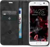 A black flip case for a Samsung Galaxy S7 edge phone, showing the inside with card slots and a Euro banknote, and the phone displaying the time and date. Produktbild-Vorschau