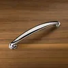 A shiny silver cabinet handle is shown on a wooden surface. Produktbild-Vorschau