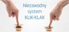 Two hands pressing down on drain stoppers, with text overlay. Produktbild-Vorschau