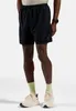 der beige Sportschuhe und hellgrüne Socken trägt Produktbild-Vorschau