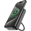 A black wireless power bank with a smartphone attached, showing the charging status on the phone's screen. Voir les images du produit