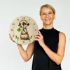 Erdmännchen mit Kleeblatt Wanduhr aus MDF Produktbild-Vorschau 2