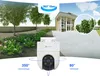 A marketing image showing a white security camera with its features highlighted, including 360-degree view, horizontal and vertical rotation angles, and a depiction of its use in an outdoor setting. Produktbild-Vorschau