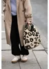 Reisenthel loopbag hobo, Žena, Kabela, Kapsa na zip, Hnědá, Náhled obrázku produktu 4