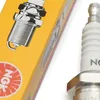 A close-up view of a spark plug and its packaging. Náhľad obrázku produktu