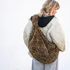 reisenthel Schultertasche Moonbag Leo Fake Fur braun Produktbild-Vorschau 10