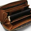 Close-up view of the interior of a brown wallet. Anteprima dell’immagine prodotto