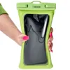 A hand holding a green waterproof phone case with a phone inside. Produktbild-Vorschau