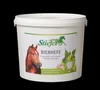 A white bucket of Stiefel Bierhefe for horses against a black background. Produktbild-Vorschau