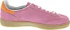 A side view of a pink sneaker with an orange heel accent. Voir les images du produit