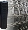 A roll of black wire mesh is shown in the foreground, with a blurred background of more wire mesh. Produktbild-Vorschau