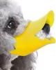 A close-up of a dog wearing a yellow duck-shaped muzzle. Produktbild-Vorschau