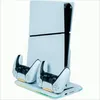 A white PlayStation 5 console with two white controllers on a charging stand. Anteprima dell’immagine prodotto