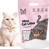 A white cat sits next to a bag of Mersjo Silikon Katzenstreu Sensitive. Náhľad obrázku produktu