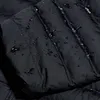 Detailaufnahme der wasserabweisenden Oberfläche der Nula Lange Micro Jacket von Berghaus. Produktbild-Vorschau