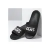 A pair of black Vans slides with white Vans logos on the straps, displayed on a white and light gray background. Anteprima dell’immagine prodotto