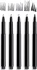 Five black drawing pens are lined up vertically against a white background. Above the pens are examples of lines drawn with different pen tips. Anteprima dell’immagine prodotto