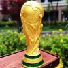 Hochwertiges, stehendes WM-Pokal-Modell in Goldoptik mit Produktbild-Vorschau 3