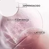 Close-up of liquids in petri dishes with labels indicating ingredients. Anteprima dell’immagine prodotto