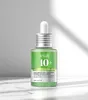 A bottle of Anua Azelaic Acid 10+ Hyaluron Redness Soothing Serum is displayed against a light gray and white background with shadows. Náhľad obrázku produktu