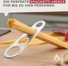 A spaghetti measuring tool is shown with spaghetti noodles, a box of spaghetti, and garlic cloves on a wooden surface. Produktbild-Vorschau