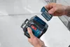 A person is shown inserting batteries into a laser level. Náhľad obrázku produktu