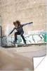 MuchoWow® Poster Ein Mädchen macht einen Stunt mit ihrem Produktbild-Vorschau 1