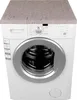 A front-facing view of a white washing machine covered with a gray quilted fabric cover on top. Podgląd zdjęcia produktu