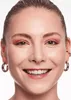 A close-up portrait of a woman smiling. Voir les images du produit