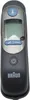 A close-up, top-down view of a Braun digital thermometer. Produktbild-Vorschau