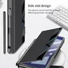 A phone case with a stylus holder is shown in an open position, with a keyboard in the background. Anteprima dell’immagine prodotto