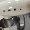 Smeg SMF02CREU - Mélangeur sur pied - Crème/RSV 800 W Voir les images du produit 10