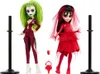 Two Monster High dolls, inspired by Beetlejuice characters, are displayed with accessories on a white background. Voir les images du produit