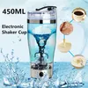 A promotional image for an electronic shaker cup, showing it in action and illustrating different ingredients that can be mixed. Produktbild-Vorschau