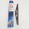 A Bosch rear windshield wiper and its packaging are displayed on a white background. Anteprima dell’immagine prodotto