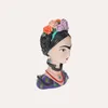 KEYHOMESTORE | Busto Donna con Scimmietta in Resina H. 38 Anteprima dell’immagine prodotto 3