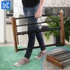 A person is holding a foldable drying rack in a room with furniture and plants. Anteprima dell’immagine prodotto