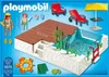A product image of a Playmobil swimming pool set, displayed on a blue background with various accessories and figures. Voir les images du produit