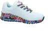 A white sneaker with a colorful heart pattern on the sole and laces. Voir les images du produit