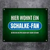 Hier wohnt ein Schalke-Fan Metallschild mit Rasen Motiv Produktbild-Vorschau 2