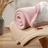 Babyono Kinderdecke 75x100 cm Baumwolle Sherpa Beige Modell Produktbild-Vorschau 2