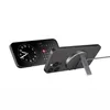 A smartphone charging stand with a phone displaying a clock and calendar. Anteprima dell’immagine prodotto